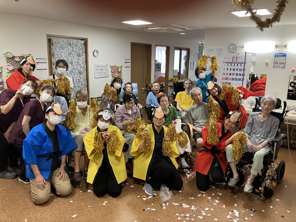 メディホスくげぬまの敬老会で記念撮影