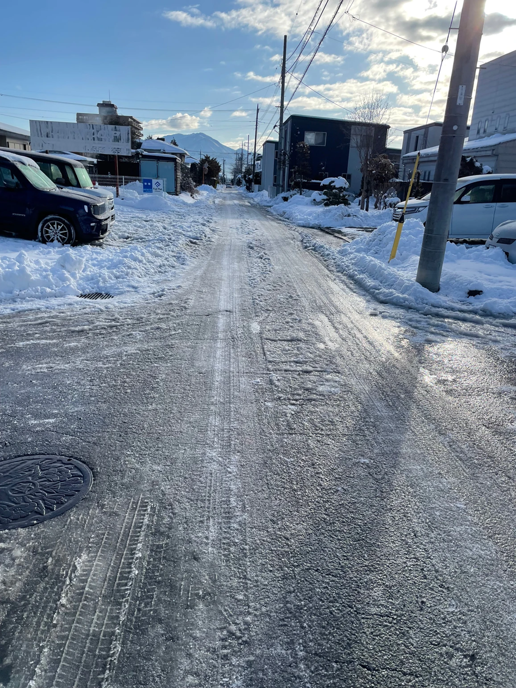 富士山の麓の町は銀世界