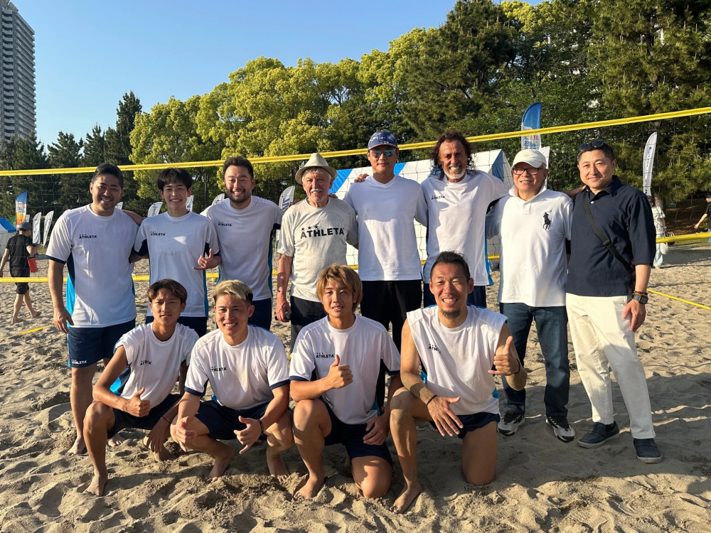 ラモス瑠偉さんとチーム全員で記念撮影