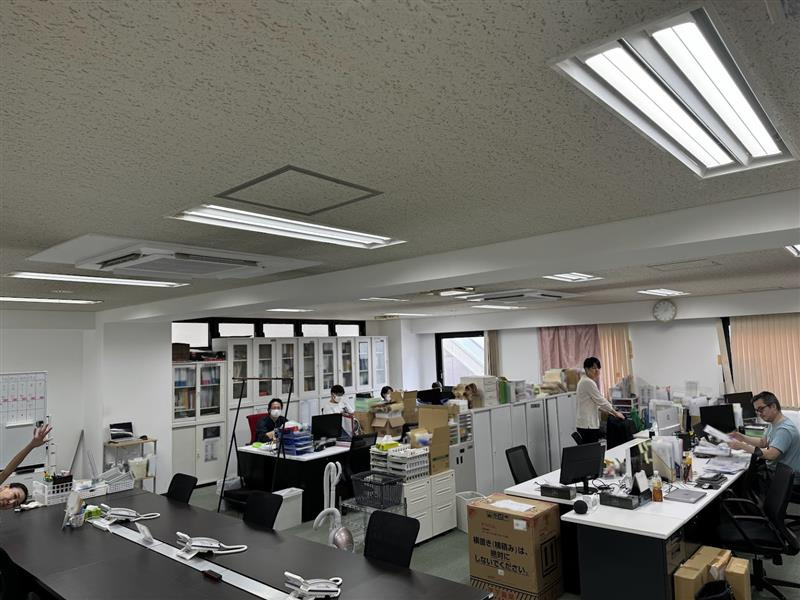 メディホス本社のリフォーム後の様子と従業員の皆さん